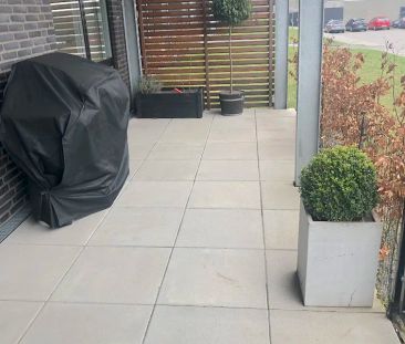 Moderne lejlighed med lysindfald og privat uderum - Photo 5