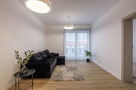 Słoneczne mieszkanie dwupokojowe z balkonem i komórką lokatorską - Photo 3