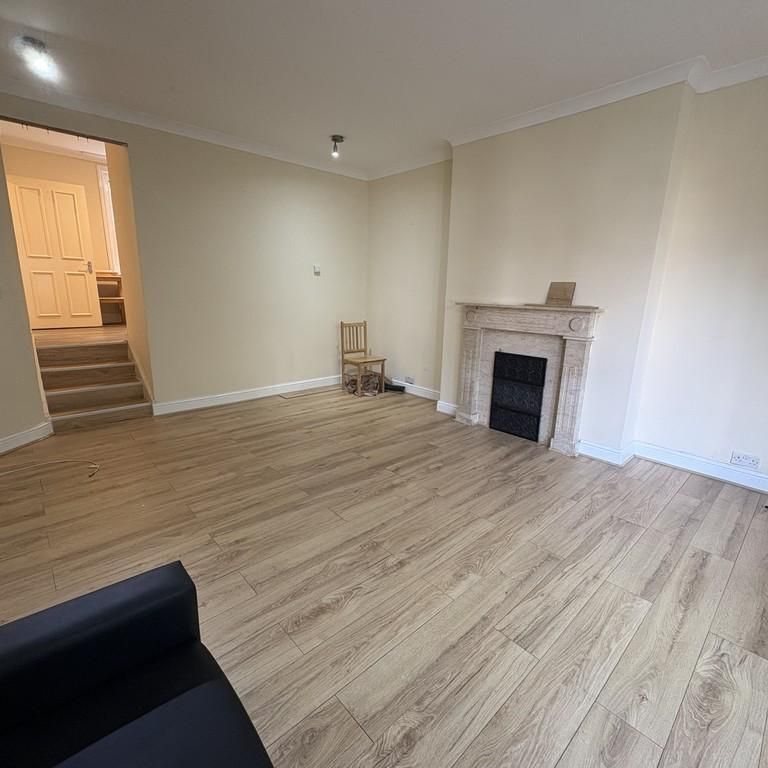 3 bedroom apartment to rent - Photo 1