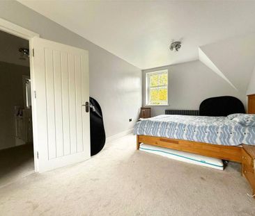 Harlow, Essex - Photo 6