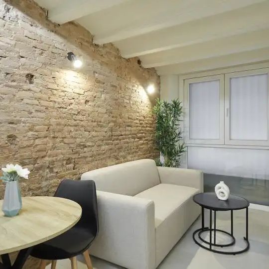 Piso de alquiler en El Raval - Photo 1
