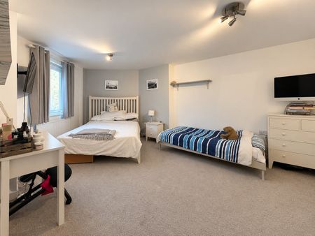 2 Bed Flat, Augustine Bell Tower, E3 - Photo 5