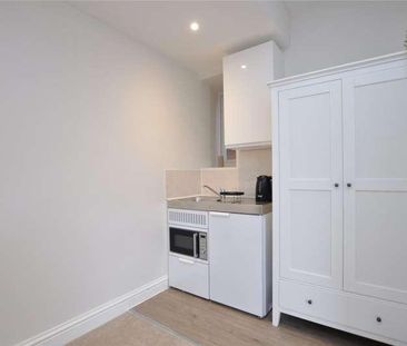 Room A, Grosvenor Road, Aldershot, Hampshire, GU11 - Photo 5