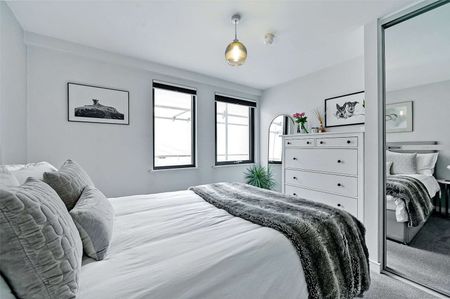 A spacious one double bedroom apartment. - Photo 3