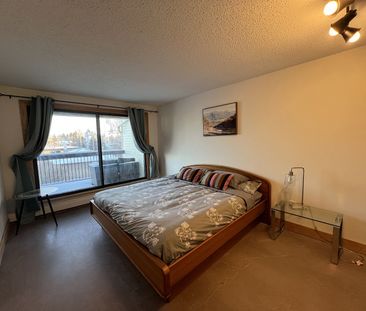 2315 15 St SW, Calgary - Photo 1