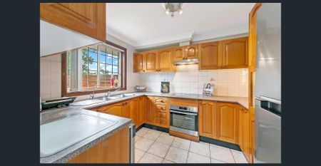 Stylish North-Facing Townhouse Offering Light, Space & Location - Photo 3