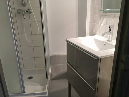 Location Appartement 1 pièce 26m² FONTAINEBLEAU 77300 - Photo 2