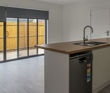 SPACIOUS NEW UNIT IN PRIME LOCATION - Photo 2