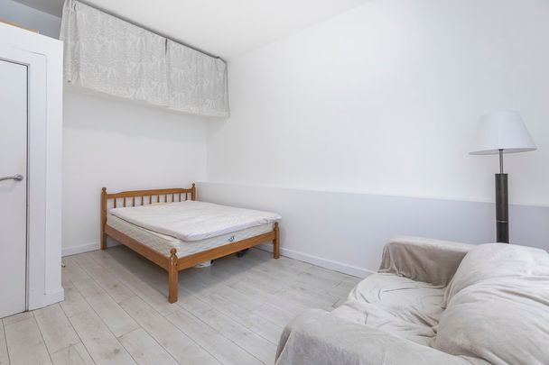 Warwick Road, Earls Court, London, SW5 - Photo 1