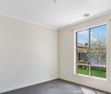 Stylish Family Living in Sought-After Brimbank Gardens - Photo 5