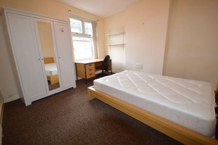 6 bedroom terraced house to rent - Photo 3