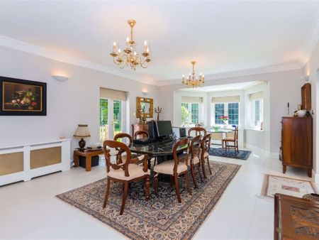 Detached gated home located in a much sought after private road. Refurbished to a high standard and specification throughout offering nearly 6000 sq.ft of accommodation on three floors - Photo 3