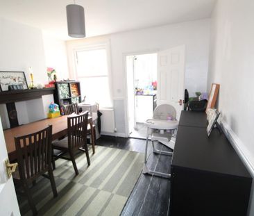2 bedroom end of terrace house to rent - Photo 5