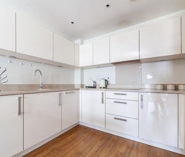 2 bedroom flat to rent - Photo 2