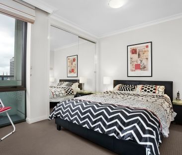 FURNISHED 2-BED WITH CARPARK AT MANTRA ON RUSSELL - Photo 4