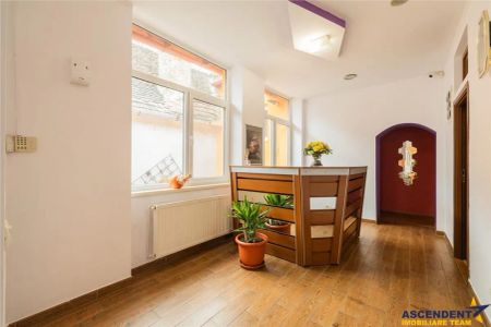 Casa pretabila: rezidential/ comercial/ servicii Central, Fagaras - Photo 3