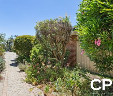 Centrally Located - Over 55's quiet complex - Photo 6