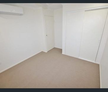 4 BEDROOM FAMILY HOME IN EIMEO - Photo 3