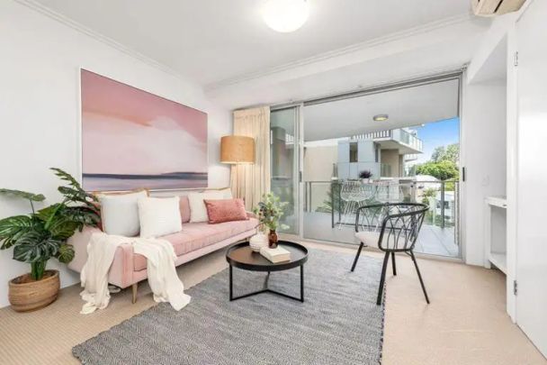 “Contemporary Two-Bedroom Apartment – Prime South Brisbane Location” - Photo 1