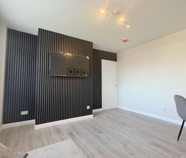 32B Queens Avenue, Newtownabbey, BT36 5HU - Photo 1