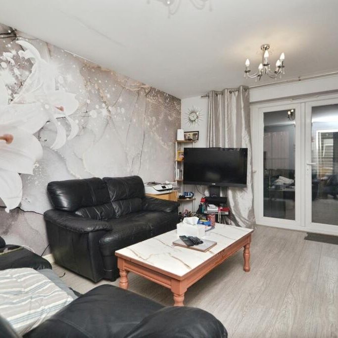 2 bedroom house to rent - Photo 1