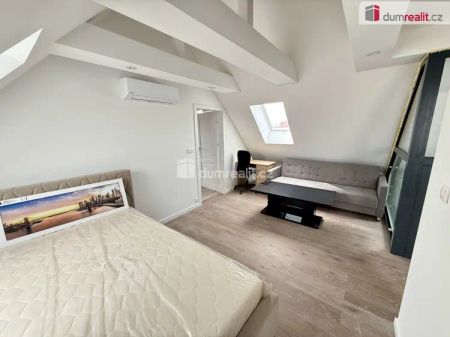 Pronájem prostorného bytu 2+1 se zahradou, 52 m, Velké Přílepy - Fotografie 2