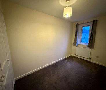 Causeway Close, Chippenham, SN15 - Photo 2