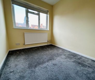 4 Bed Semi-Detached House, Ley Street, IG2 - Photo 3