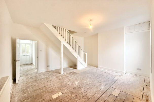 2 bed House Brickfield Cottages, SS4 - Photo 1