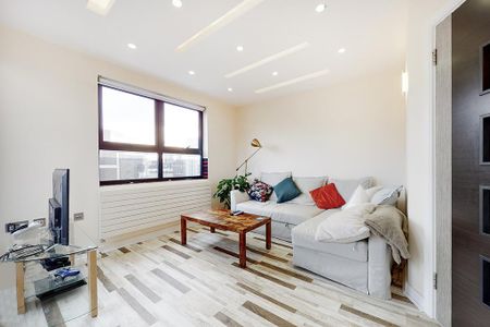 1 bedroom penthouse to rent - Photo 2