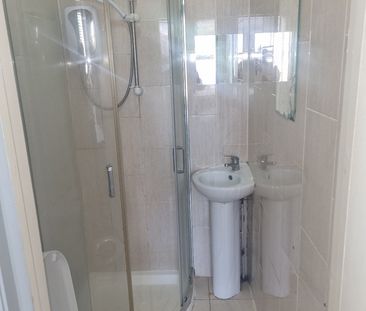 Studio Flat, Scarborough Road, E11 - Photo 4