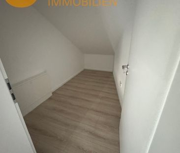 Helle und moderne 3 Zimmer DG-Wohnung mit sonnigem Flair und Balkon... - Photo 4