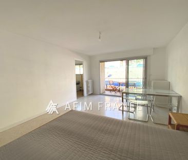 Spacieux studio Vide avec balcon, situé à 2 pas du centre-vill - Photo 3