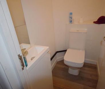 5 bedroom detached house to rent - Photo 2