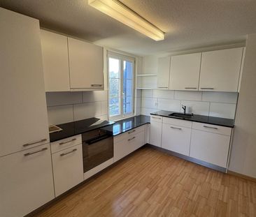 Charmante 3.5-Zimmerwohnung in denkmalgeschütztem Bauernhaus - Photo 4