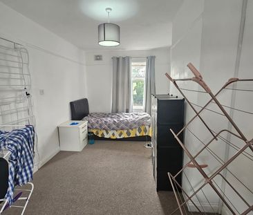 1 Bed Semi-Detached House, Guernsey Avenue, BS4 - Photo 1