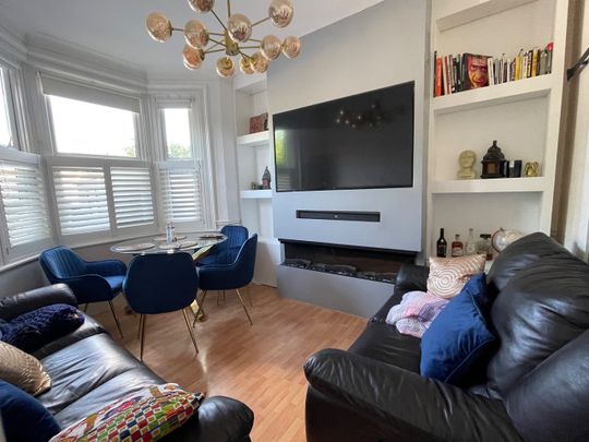 Room in a Shared House, Dagnall Park, SE25 - Photo 1