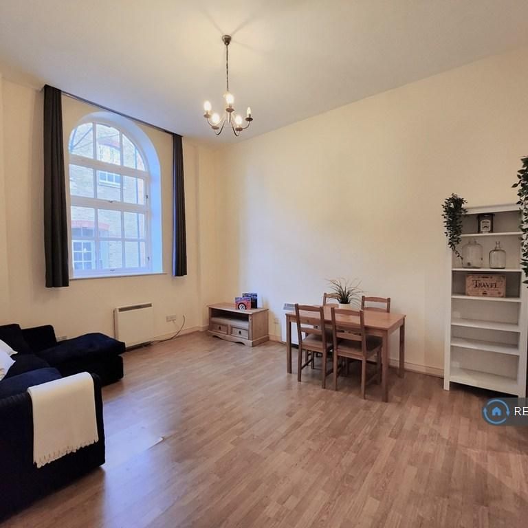 1 bedroom flat to rent - Photo 1