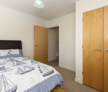 Purpose Built 1 Bedroom Top Floor Flat to Rent in Worthing - Photo 1