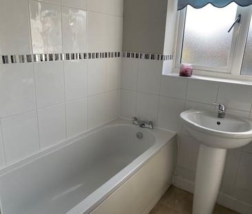 3 bedroom detached house to rent - Photo 4