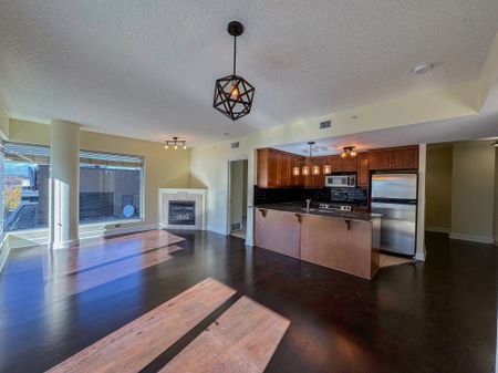 Luxury Downtown Apartment With Concierge, Balcony & Underground Parking - Photo 3