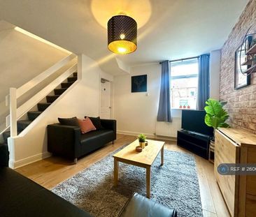 4 bedroom terraced house to rent - Photo 1