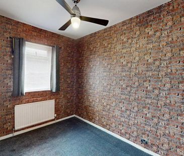 2 bedroom end of terrace house to rent - Photo 4