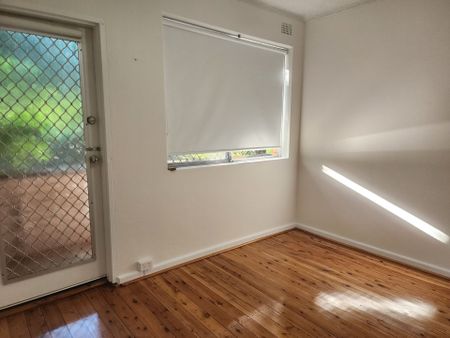 PERFECTLY LOCATED CLOSE TO STATION, SHOPS & SCHOOLS - Photo 3