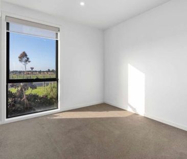 Cairnlea - Photo 1