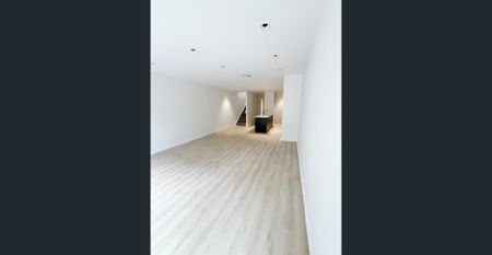 Stylish & Spacious Modern Townhouse in Prime Bowden Location - Photo 2