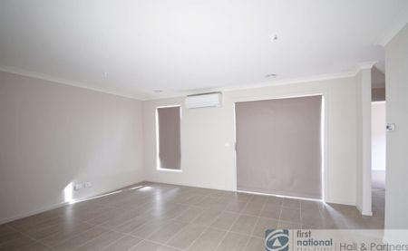 31 Verve Circuit, Cranbourne West - Photo 2