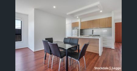 Stylish Family Living! - Photo 3