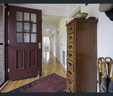 Large Family House Featuring a Beautiful Pool - Photo 4