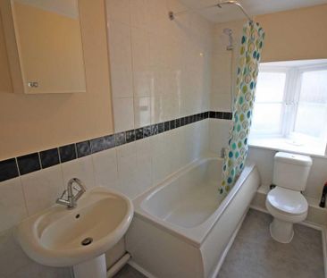 2 bedroom end of terrace house to rent - Photo 5